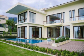 Diamond Bay Golf and Villas